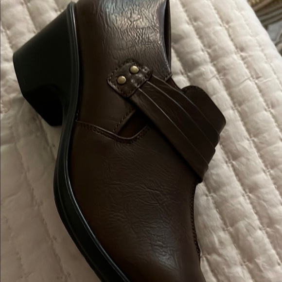 Easy Street Brown Ankle Boots with Elastic Panels - Picture 4 of 6